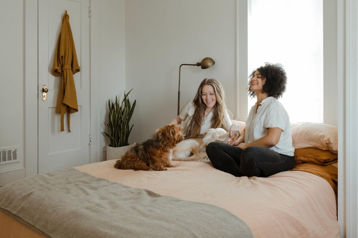 5 Ways to Support a Friend Who’s Just Been Diagnosed With Hidradenitis Suppurativa